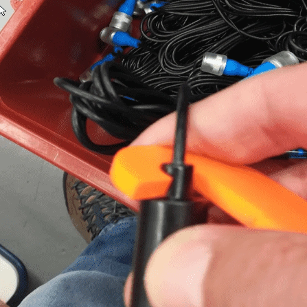 Glue cleaning tool