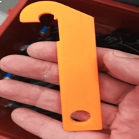 Glue cleaning tool